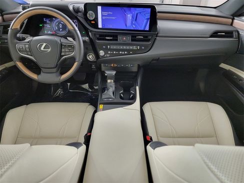 Used 2024 Lexus ES 300h w/ Luxury Package image 4