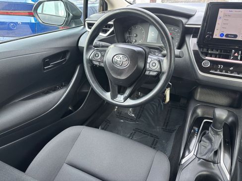 Used 2025 Toyota Corolla LE image 30