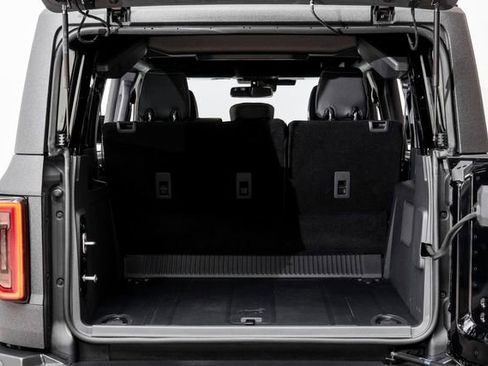 Used 2025 Ford Bronco Badlands image 36