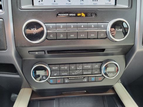 Used 2018 Ford Expedition Platinum AWD/4WD image 24