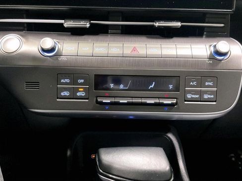 Used 2025 Hyundai Kona SEL image 32