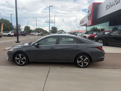 Used 2023 Hyundai Elantra Limited FWD image 8
