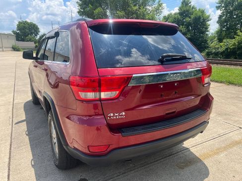 Used 2013 Jeep Grand Cherokee Laredo w/ Laredo E Group AWD/4WD image 2
