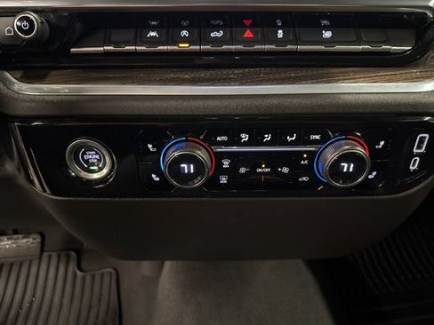 Used 2022 Chevrolet Silverado 1500 LT AWD/4WD image 16