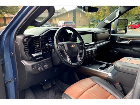 Used 2025 Chevrolet Silverado 3500 High Country w/ Technology Package image 15
