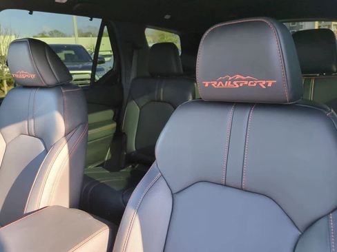 Used 2025 Honda Pilot TrailSport image 7