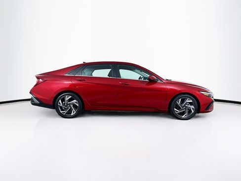 Used 2025 Hyundai Elantra SEL FWD image 10