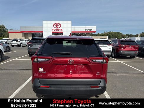Used 2022 Toyota RAV4 LE image 7