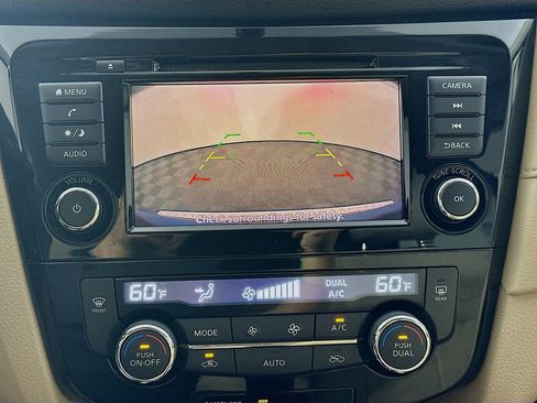 Used 2018 Nissan Rogue SV image 21