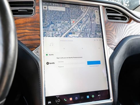 Used 2017 Tesla Model X 75D AWD/4WD image 29