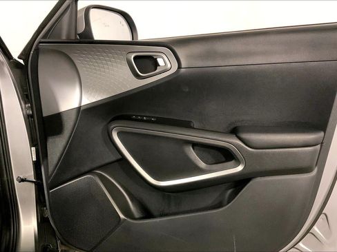 Certified 2025 Kia Soul LX w/ LX Technology Package FWD image 25