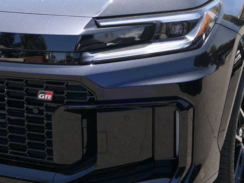 Used 2026 Toyota RAV4 AWD Plug-in Hybrid image 9