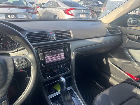 Used 2014 Volkswagen Passat 3.6 SE FWD image 3