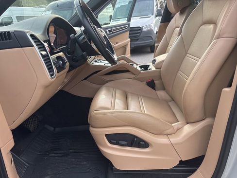 Used 2022 Porsche Cayenne Platinum Edition image 46