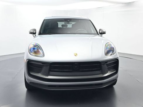 Certified 2025 Porsche Macan AWD/4WD image 18