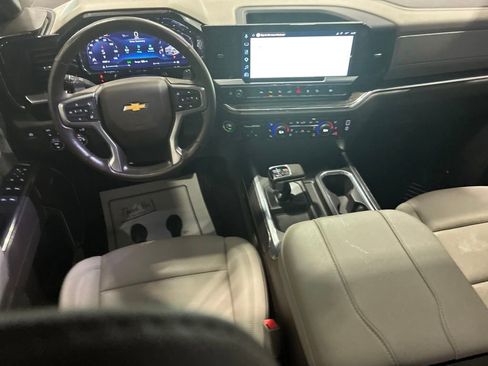 Used 2025 Chevrolet Silverado 1500 LTZ AWD/4WD image 38