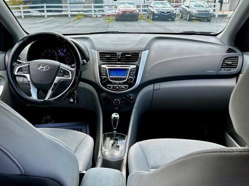 Used 2012 Hyundai Accent SE FWD image 13