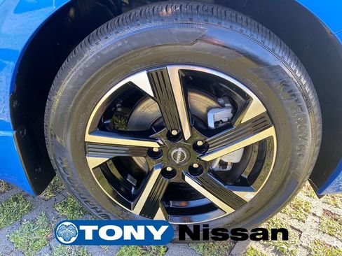 Used 2025 Nissan Sentra SV FWD image 9