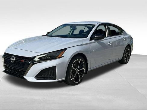 Used 2025 Nissan Altima 2.5 SR FWD image 3