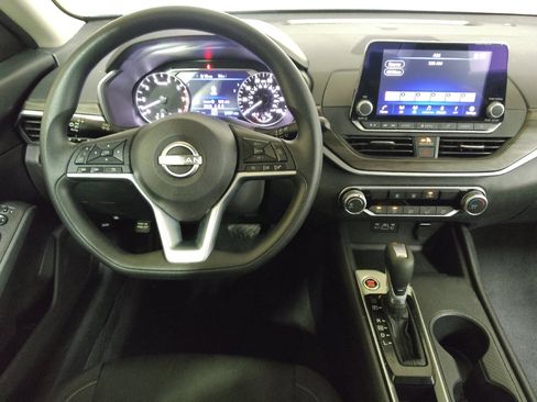 Used 2025 Nissan Altima 2.5 SV FWD image 22
