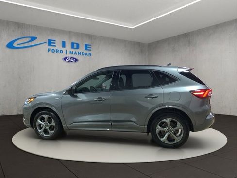 Used 2023 Ford Explorer Limited w/ Equipment Group 301A image 2