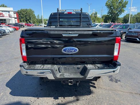 Used 2019 Ford F250 4x4 Crew Cab Super Duty image 4