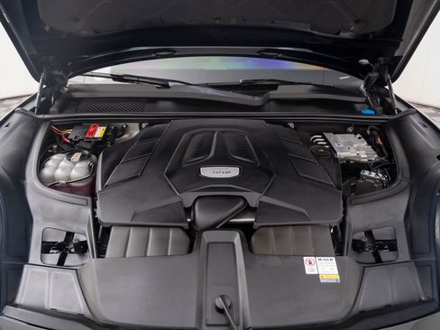 Used 2022 Porsche Cayenne Platinum Edition image 33