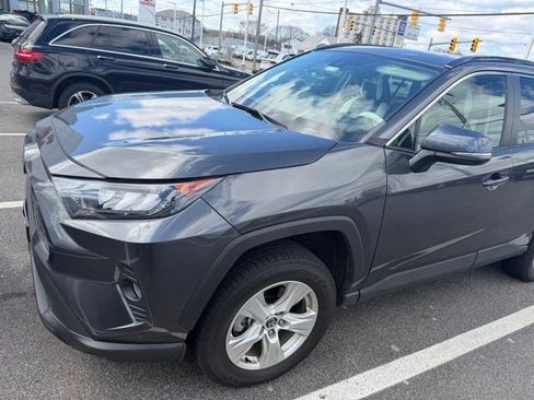 Used 2021 Toyota RAV4 XLE w/ Convenience Package image 3