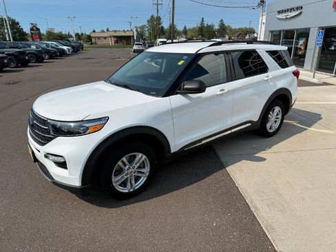 Certified 2023 Ford Explorer XLT w/ Equipment Group 202A AWD/4WD image 3