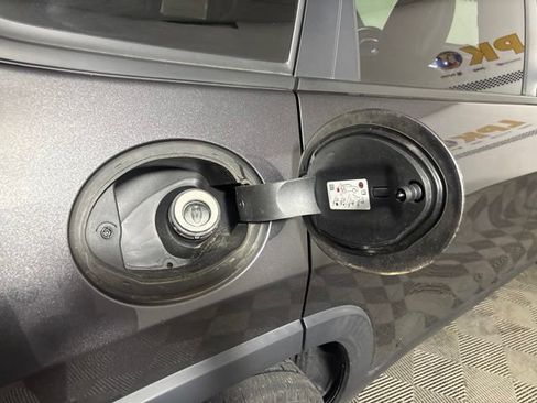 Used 2019 Jeep Cherokee Latitude Plus AWD/4WD image 36