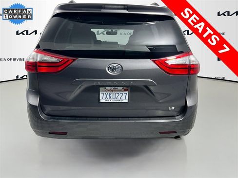 Used 2017 Toyota Sienna LE image 6