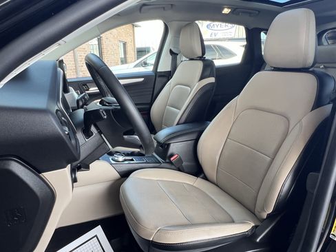 Used 2022 Ford Escape SEL image 12