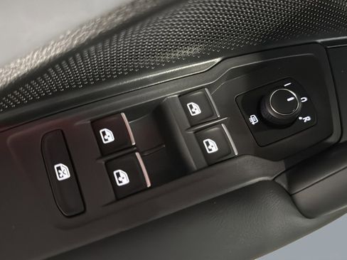 New 2026 Volkswagen Tiguan SE AWD/4WD image 15