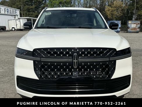 New 2026 Lincoln Navigator Black Label AWD/4WD image 2