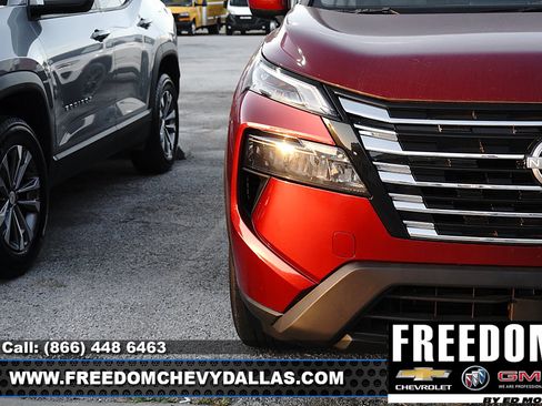 Used 2025 Nissan Rogue SV FWD image 10