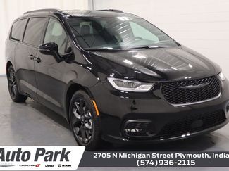 New 2026 Chrysler Pacifica Select video 1