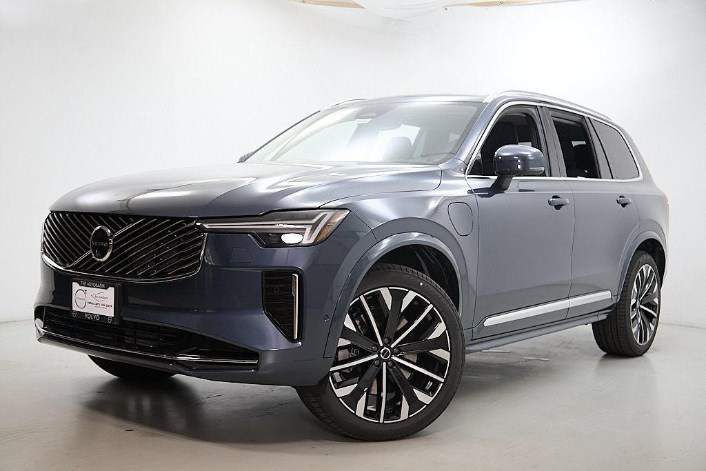 New 2026 Volvo XC90 T8 Plus w/ Protection Package AWD/4WD image 2