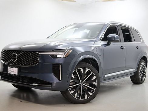 New 2026 Volvo XC90 T8 Plus w/ Protection Package AWD/4WD image 2