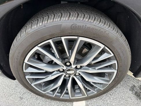 Used 2024 Cadillac XT4 Sport FWD image 11