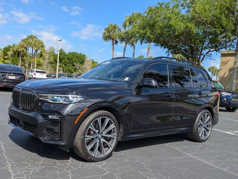 Used 2022 BMW X7 M50i w/ Dynamic Handling Package AWD/4WD image 2