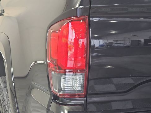 Used 2022 Toyota Tacoma SR5 w/ Technology Package RWD image 28