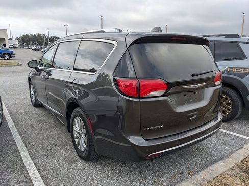 Used 2019 Chrysler Pacifica Touring-L image 20