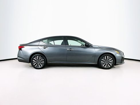 Used 2025 Nissan Altima 2.5 SV image 10
