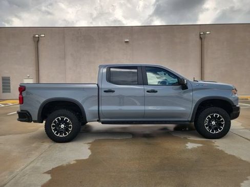 Used 2025 Chevrolet Silverado 1500 ZR2 w/ Technology Package AWD/4WD image 4