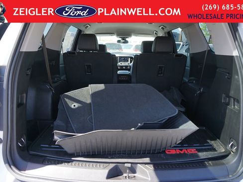 Used 2023 GMC Acadia SLT w/ Preferred Package AWD/4WD image 10