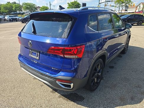 Used 2022 Volkswagen Taos SE FWD image 3