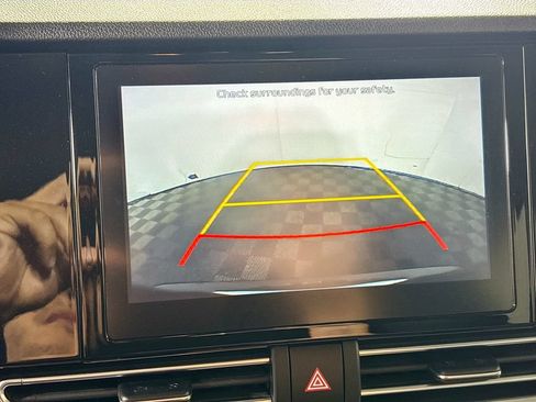 Used 2020 Kia Niro LXS FWD image 17