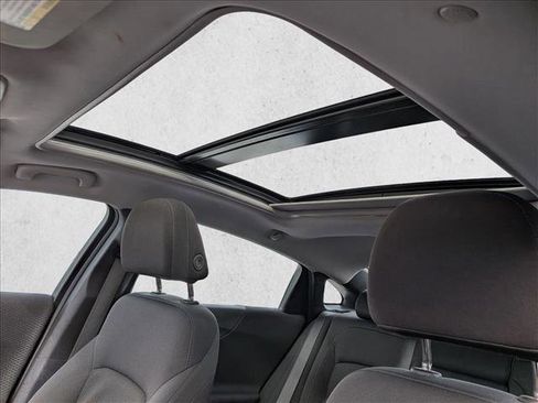 Used 2023 Chevrolet Malibu LT image 17