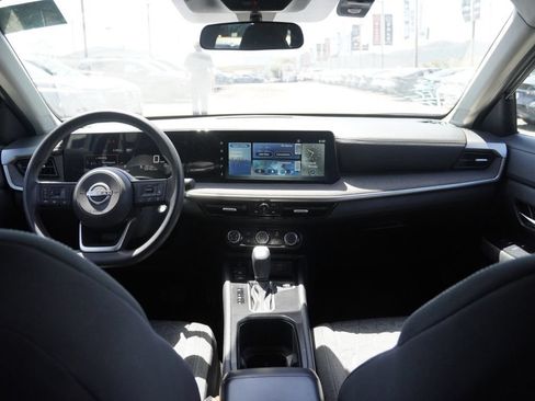 Used 2025 Nissan Kicks SV w/ Charging Package FWD image 18