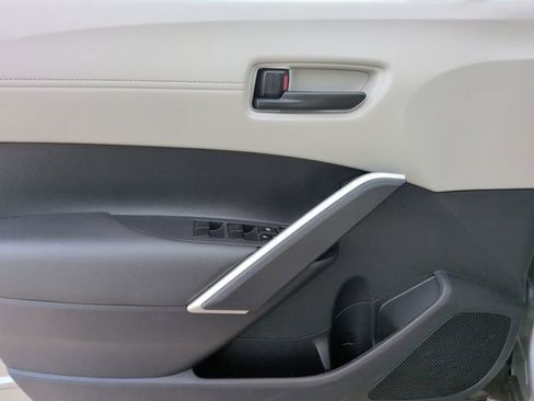 Used 2024 Toyota Corolla Cross LE FWD image 13